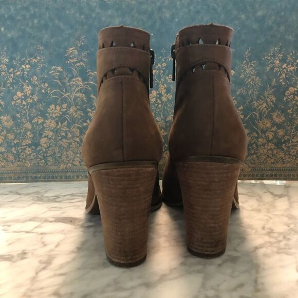Vince Camuto Fritan Brown Suede Ankle Boots Size 9 - Picture 3 of 5